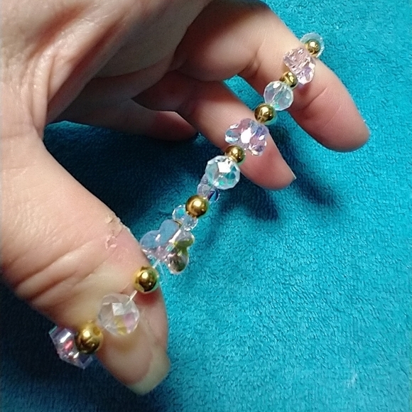 Goldtone clear aurora beads butterfly stretch bracelet - Picture 2 of 3